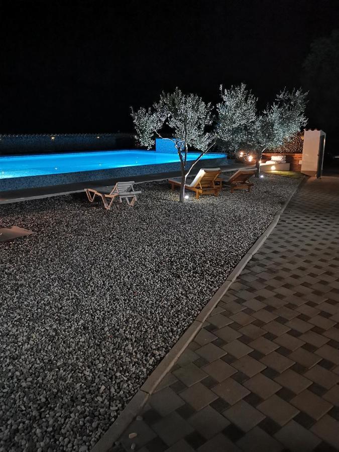 Jacuzi Cottage In The Olive Grove Pula Bagian luar foto