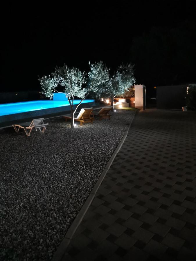 Jacuzi Cottage In The Olive Grove Pula Bagian luar foto